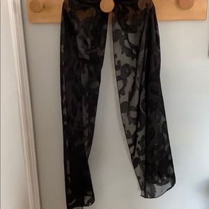 Black scarf (pashmina style)